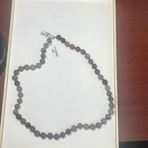 24 Natural Jade - Picture 3 of 3